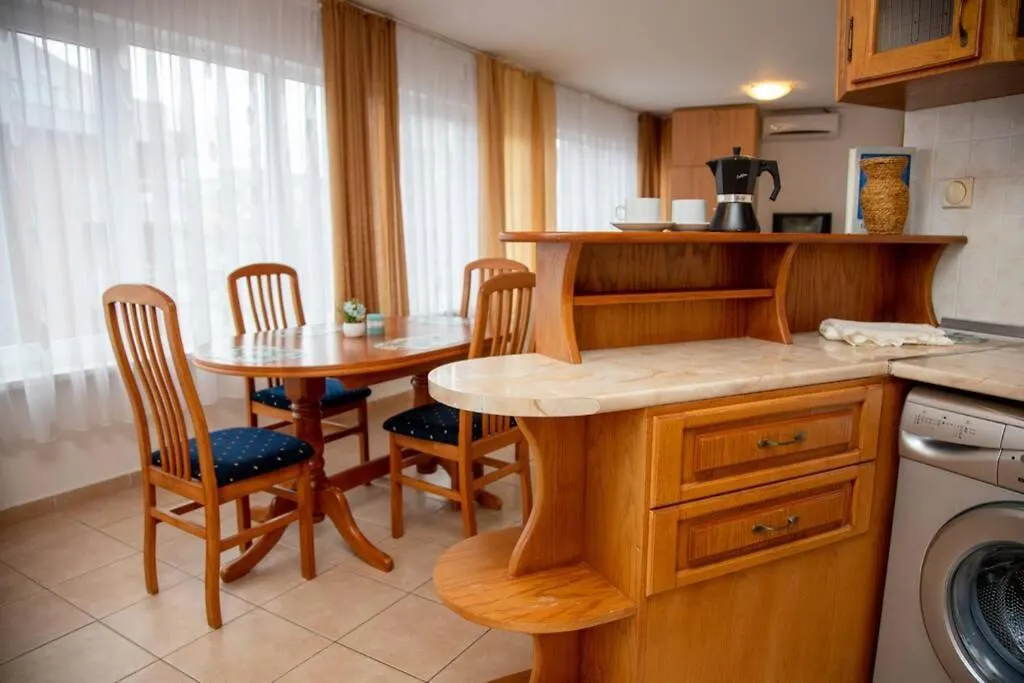 Convenient 1-Bedroom Flat Next To Harmanite Beach Sozopol